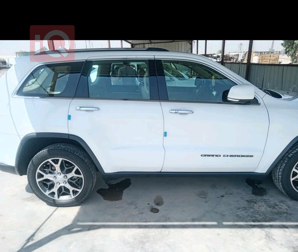 جیپ گراند شیرۆکی